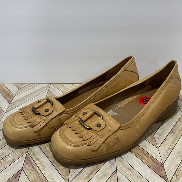VIA SPIGA • Size 10 • Tan Leather Loafer Pumps w/ Kiltie Fringe & Buckle NWOT - Picture 1 of 8